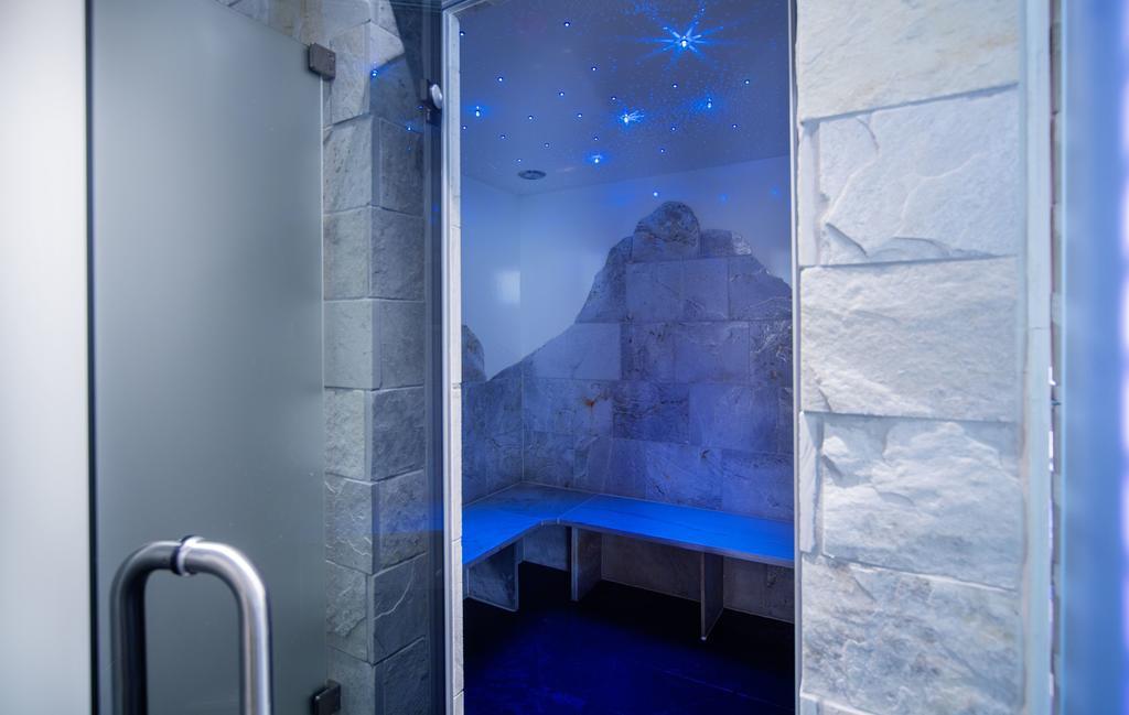 Wellness- Und Schneesporthotel Christiania 사스-알마겔 외부 사진