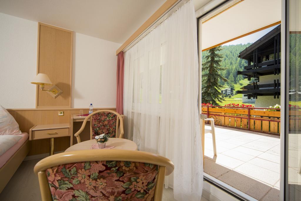 Wellness- Und Schneesporthotel Christiania 사스-알마겔 외부 사진