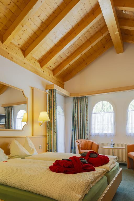 Wellness- Und Schneesporthotel Christiania 사스-알마겔 외부 사진