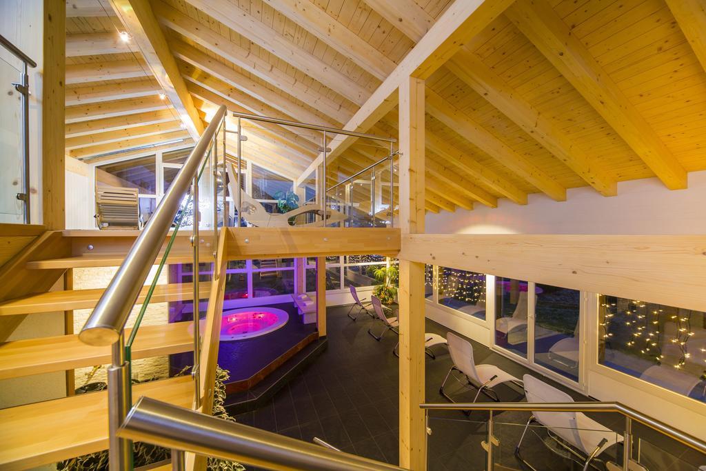 Wellness- Und Schneesporthotel Christiania 사스-알마겔 외부 사진