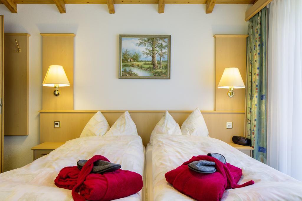 Wellness- Und Schneesporthotel Christiania 사스-알마겔 외부 사진