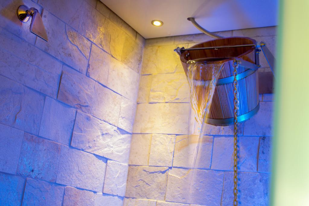 Wellness- Und Schneesporthotel Christiania 사스-알마겔 외부 사진