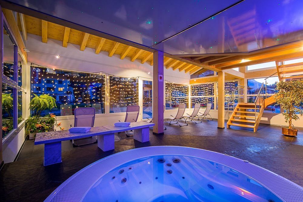 Wellness- Und Schneesporthotel Christiania 사스-알마겔 외부 사진