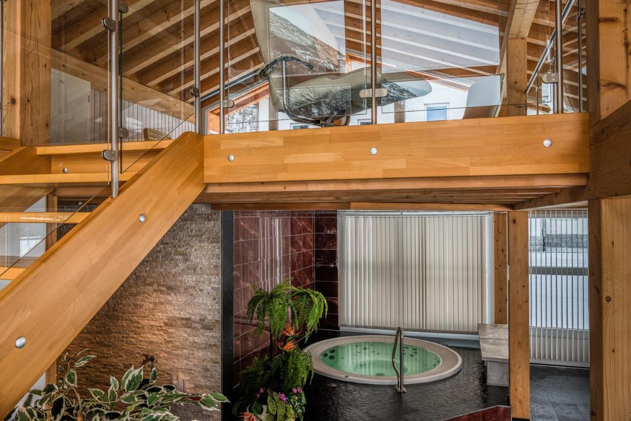 Wellness- Und Schneesporthotel Christiania 사스-알마겔 외부 사진