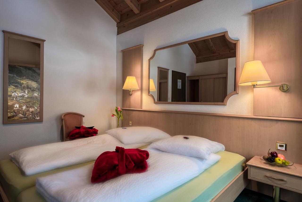 Wellness- Und Schneesporthotel Christiania 사스-알마겔 외부 사진