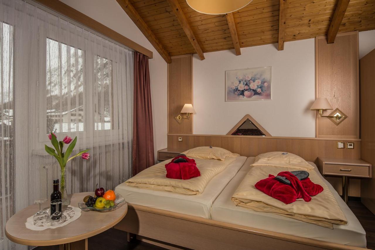 Wellness- Und Schneesporthotel Christiania 사스-알마겔 외부 사진